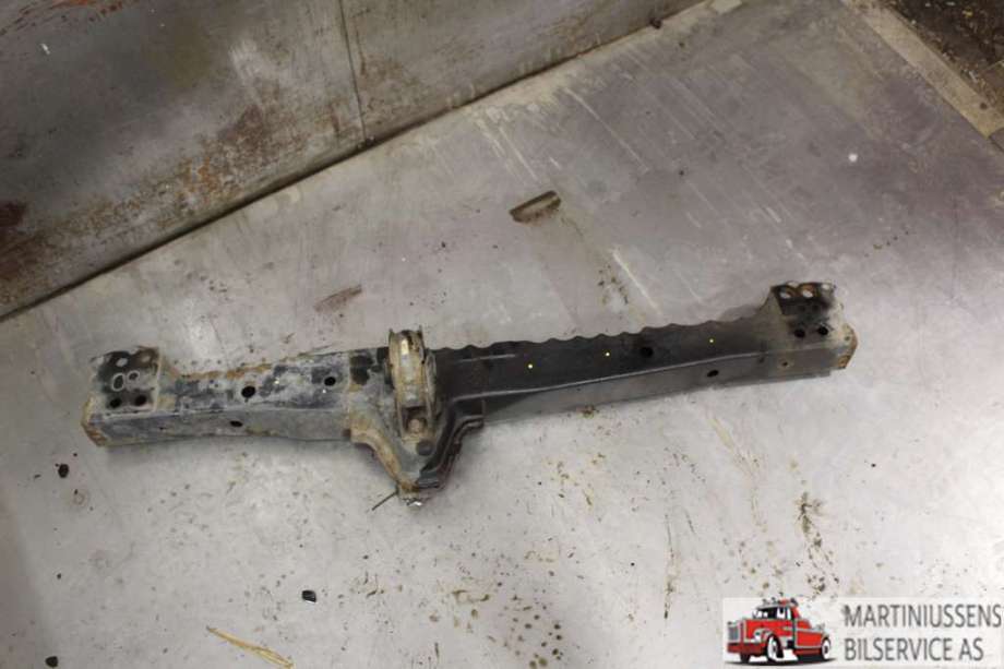 Travers foran hoved til Toyota Avensis, 2009-2015 (Type III, Fase 1)  (TOYOTA|5710402160)