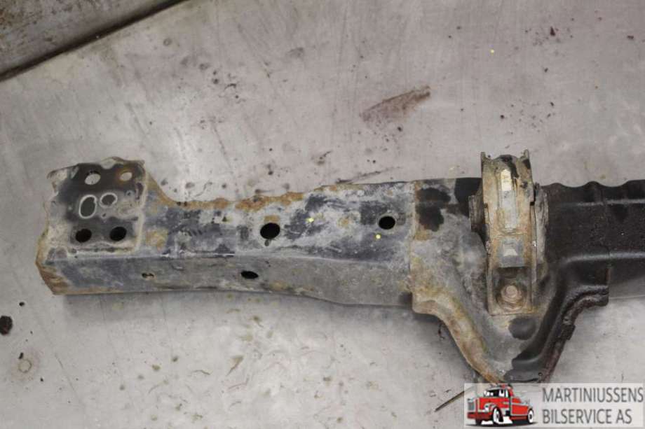Travers foran hoved til Toyota Avensis 2009-2015 (Type III, Fase 1)  (TOYOTA|5710402160|)