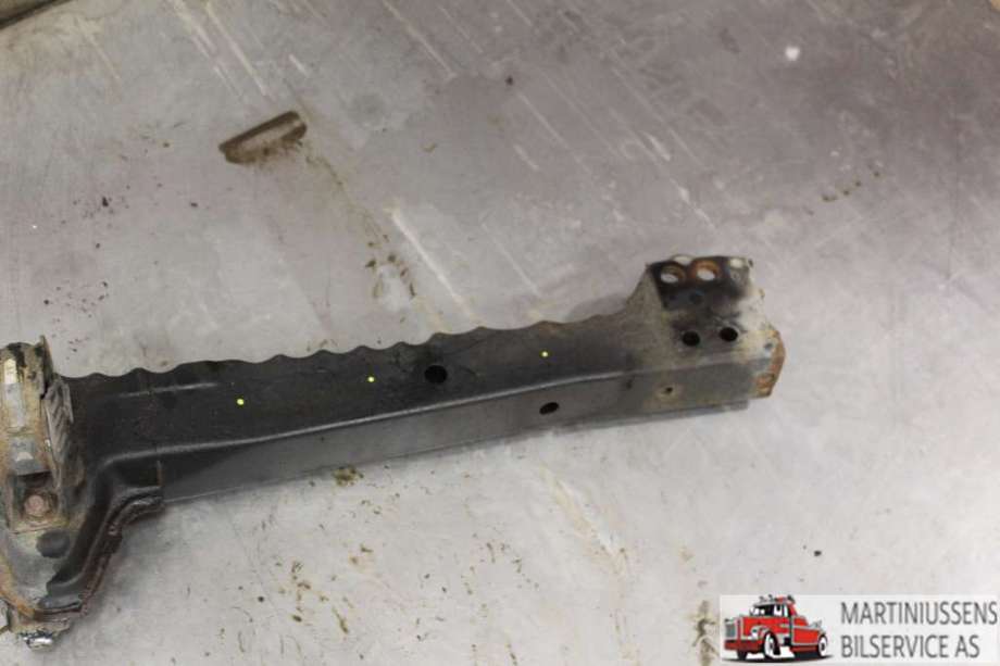 Travers foran hoved til Toyota Avensis 2009-2015 (Type III, Fase 1)  (TOYOTA|5710402160|)