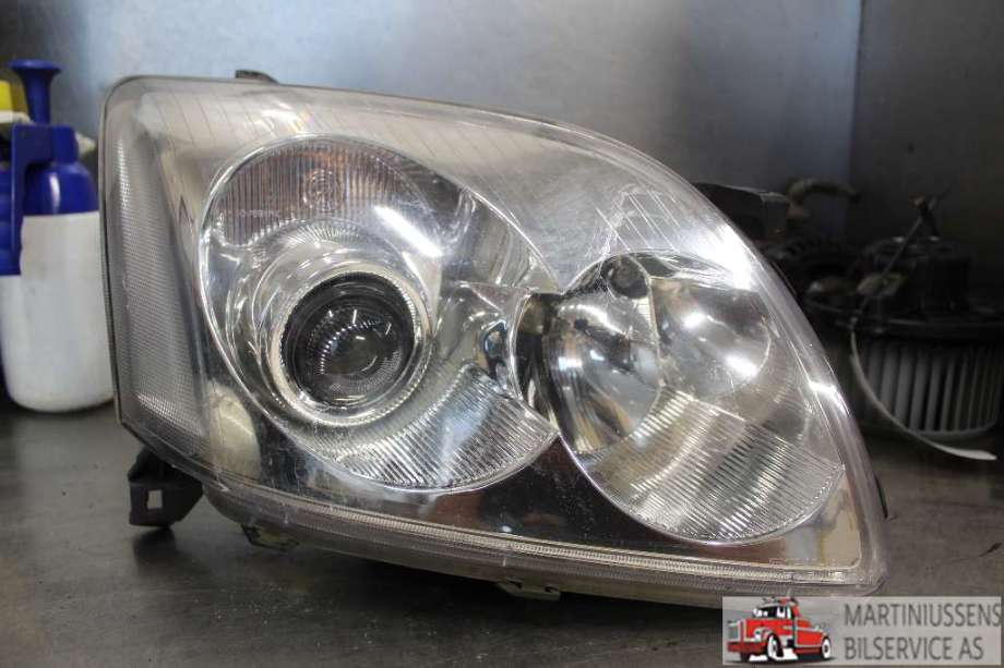 Frontlykt høyre halogen til Toyota Avensis, 2003-2008 (Type II)  (TOYOTA|)