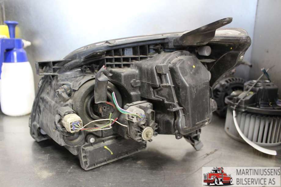 Frontlykt høyre halogen til Toyota Avensis 2003-2008 (Type II)  (TOYOTA||HCR 00 A 02 1A 01 PL)