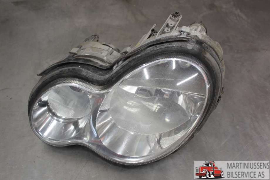 Frontlykt venstre halogen til Mercedes C-Klasse, 2004-2007 (Fase 2) (W203) (W203) (MERCEDES|)