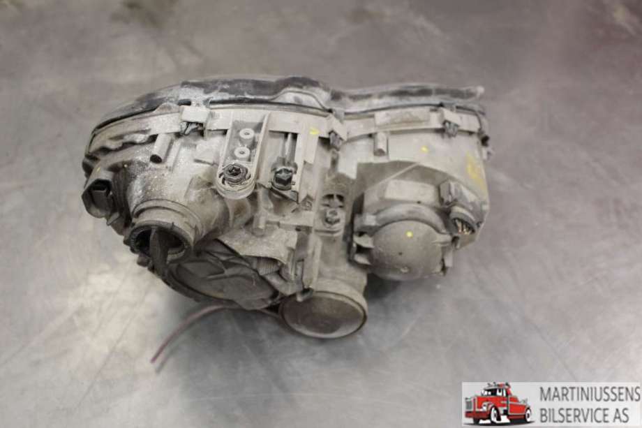 Frontlykt venstre halogen til Mercedes C-Klasse 2004-2007 (Fase 2) (W203) (W203) (MERCEDES||0 301 166 205)