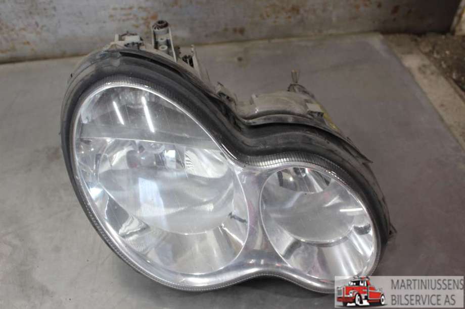 Frontlykt høyre halogen til Mercedes C-Klasse, 2004-2007 (Fase 2) (W203) (W203) (MERCEDES|)