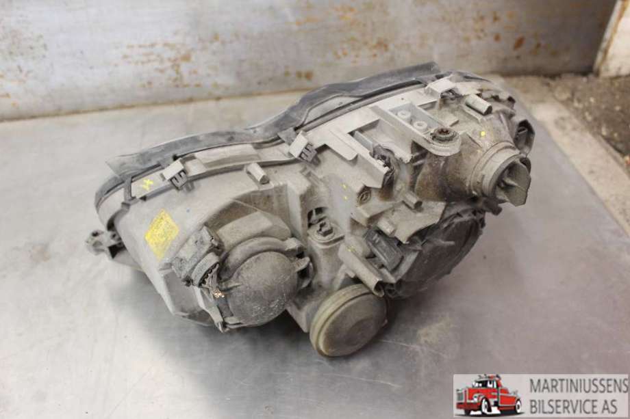 Frontlykt høyre halogen til Mercedes C-Klasse 2004-2007 (Fase 2) (W203) (W203) (MERCEDES||A 203 820 32 61)