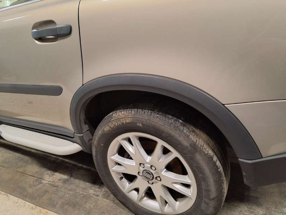 Hjulbuelist venstre foran til Volvo XC90, 2002-2006 (Type I, Fase 1)  (VOLVO|)