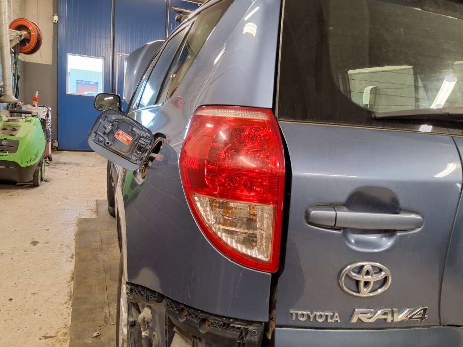 Baklykt venstre til Toyota RAV4, 2006-2009 (Type III, Fase 1)  (TOYOTA|)