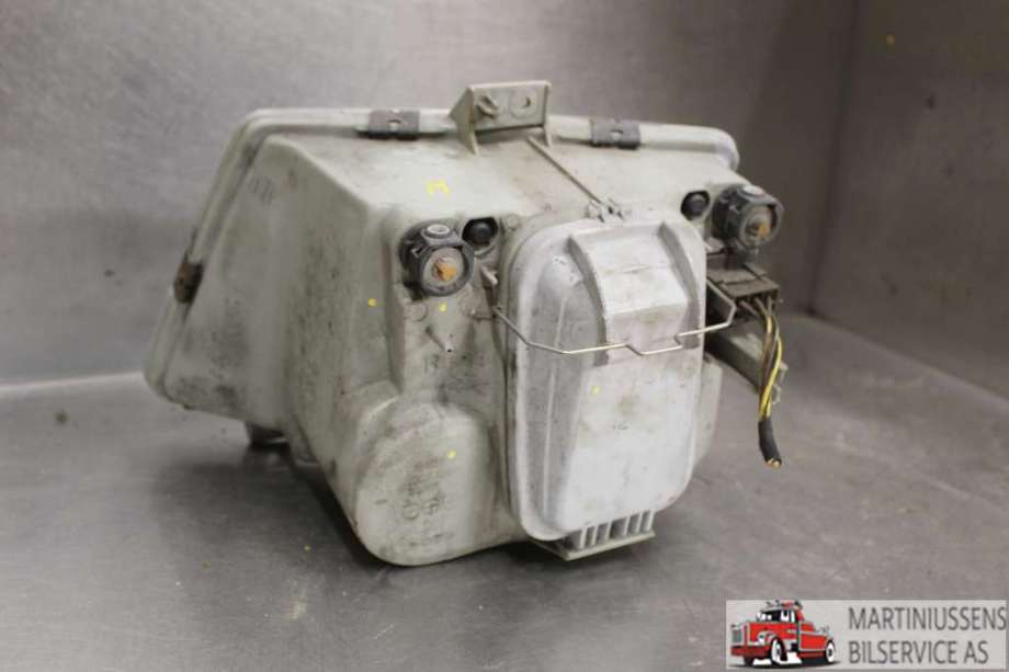 Frontlykt høyre halogen til Mercedes Vito/Viano 1996-2003 (W638) (W638) (MERCEDES|)