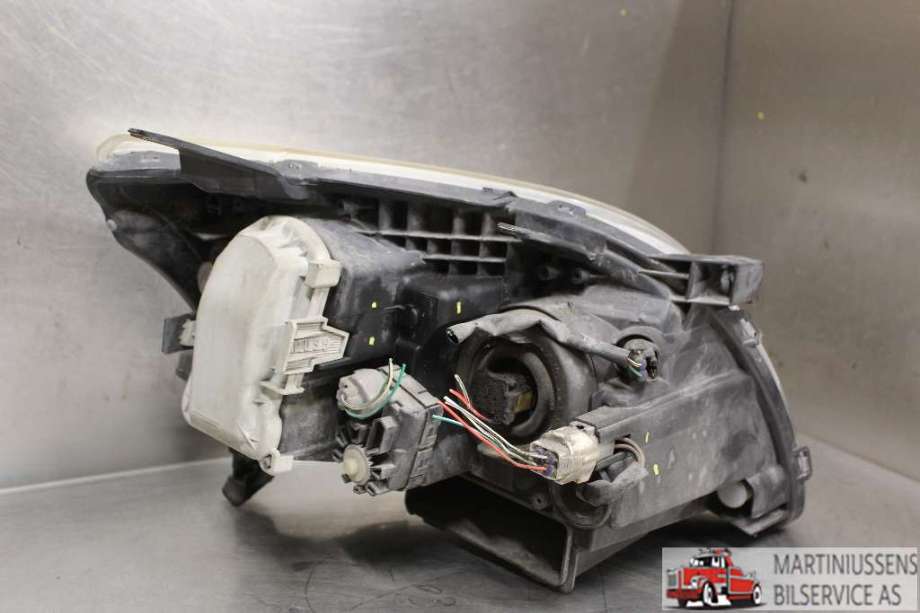 Frontlykt venstre halogen til Toyota Avensis 2003-2008 (Type II) (TOYOTA|)