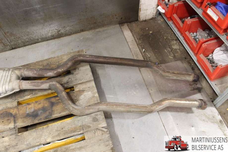 Eksos midtre til Audi Q7 2006-2010 (Type I, Fase 1)  (AUDI|7L8 253 209 R|)