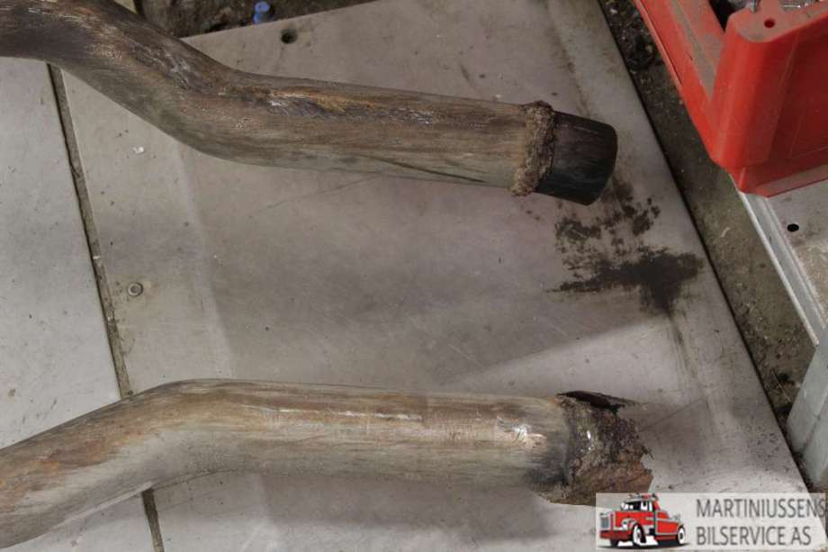Eksos midtre til Audi Q7 2006-2010 (Type I, Fase 1)  (AUDI|7L8 253 209 R|)