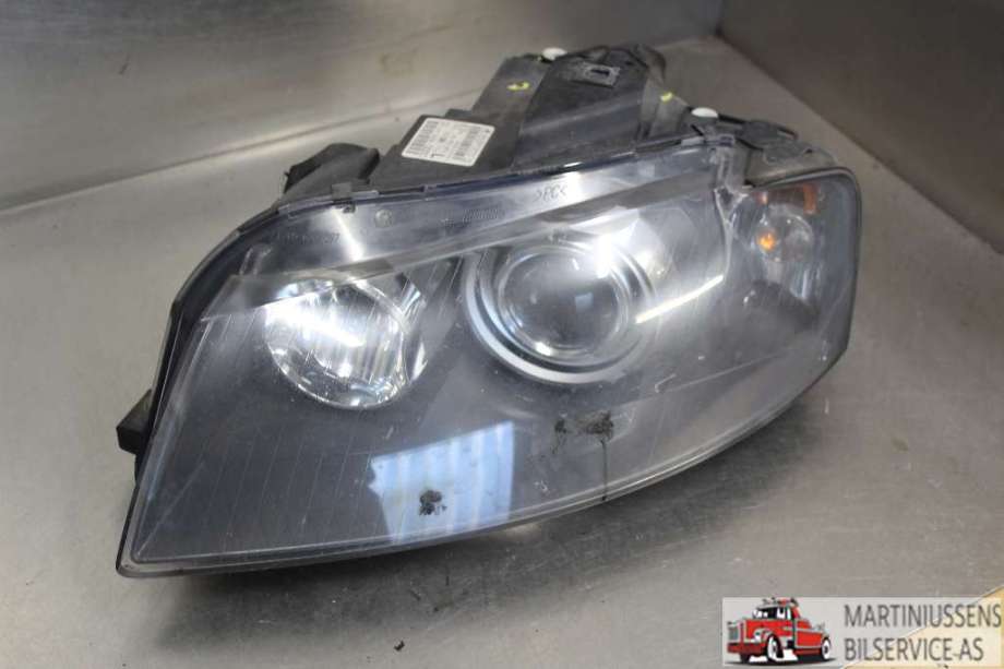 Frontlykt venstre xenon til Audi A3 2003-2008 (Type II, Fase 1)  (AUDI|8P0941003R||8P0 941 003 R)