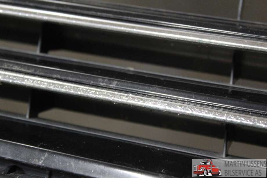 Grill til VW Touran 2010-2015 (Type I, Fase 3)  (VOLKSWAGEN||VW07102GA)