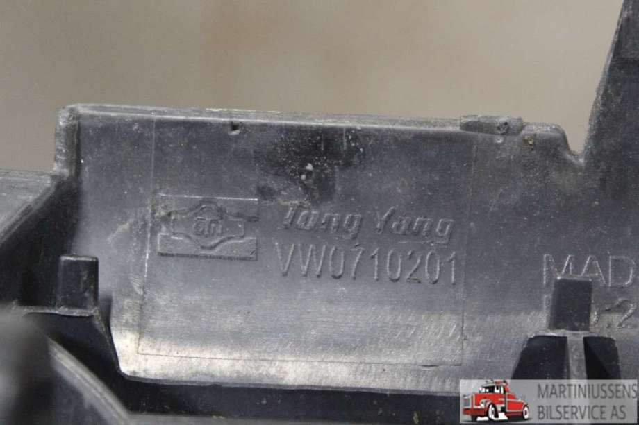 Grill til VW Touran 2010-2015 (Type I, Fase 3)  (VOLKSWAGEN||VW07102GA)