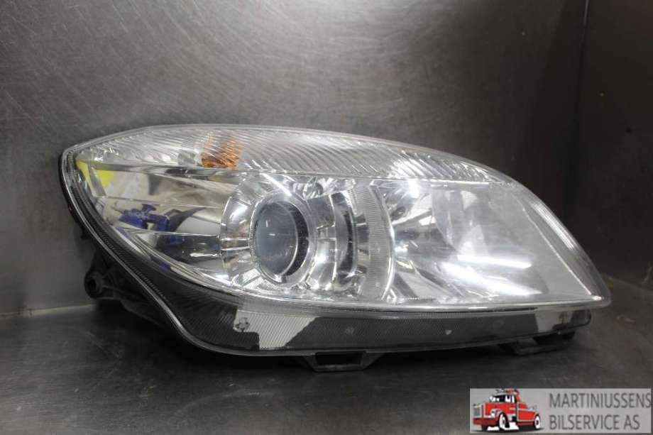 Frontlykt høyre halogen til Škoda Fabia, 2010-2014 (Type II, Fase 2)  (SKODA|)