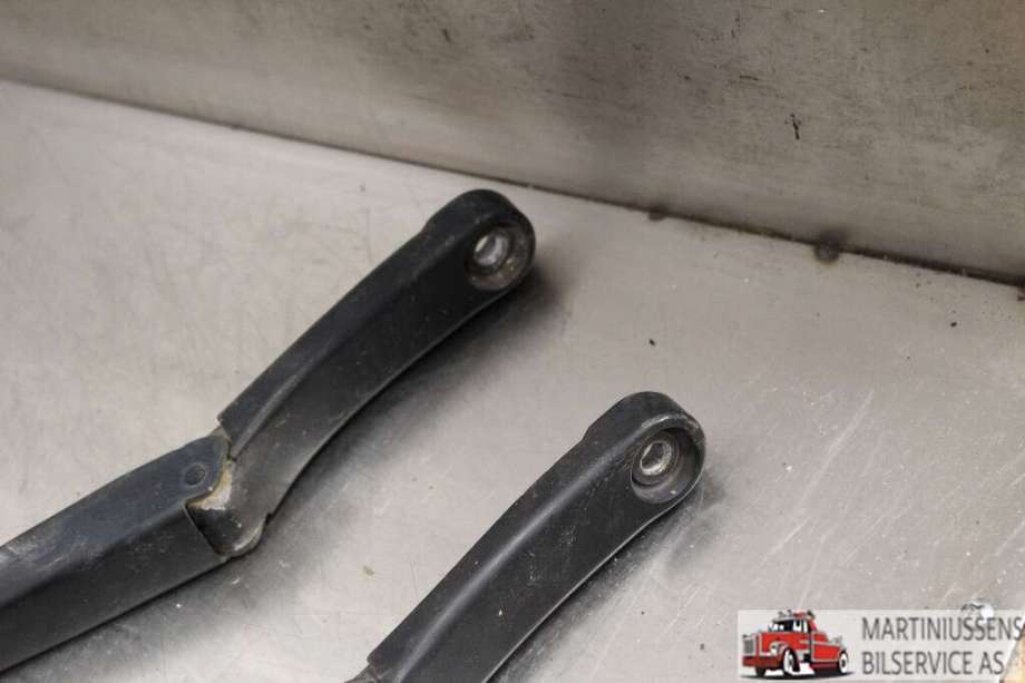 Viskerarmer frontrute til VW Caddy 2004-2010 (Type III, Fase 1)  (VOLKSWAGEN|)
