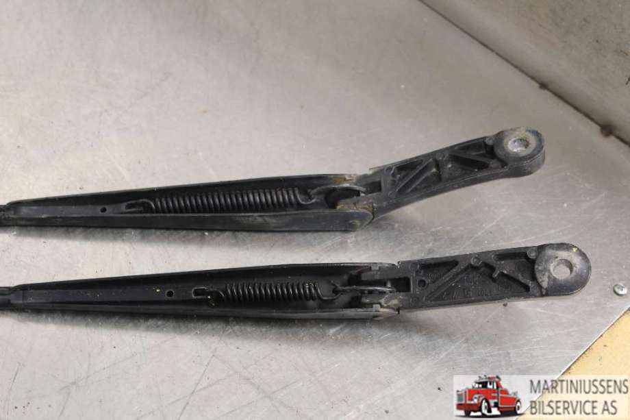Viskerarmer frontrute til VW Caddy 2004-2010 (Type III, Fase 1)  (VOLKSWAGEN|)