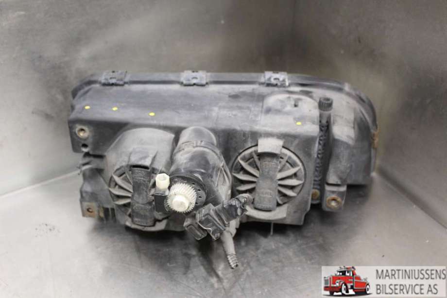 Frontlykt venstre halogen til Volvo 850 1991-1997 (VOLVO||142 005-00)