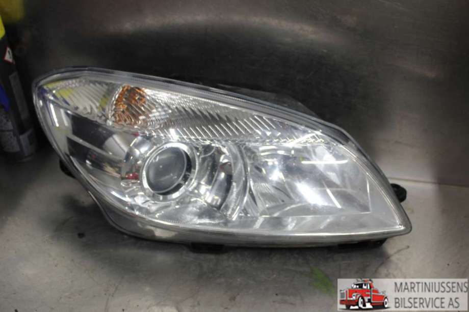 Frontlykt høyre halogen til Škoda Fabia, 2010-2014 (Type II, Fase 2)  (SKODA|)