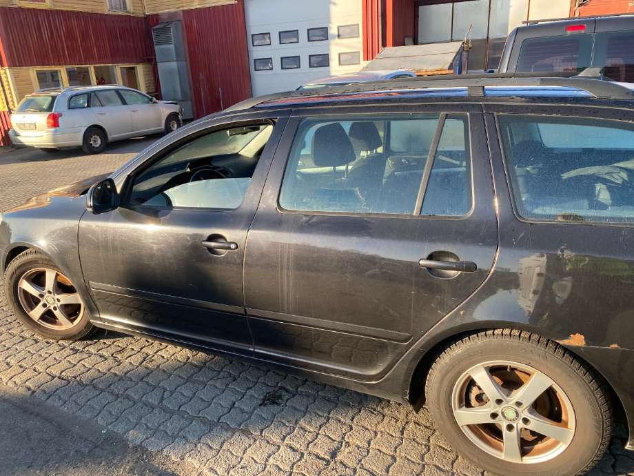 Skjerm venstre foran til Škoda Octavia 2009-2013 (Type II, Fase 2) (SKODA|)