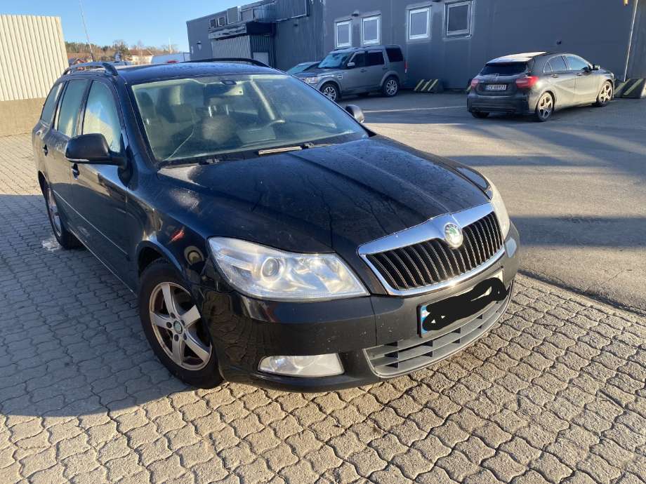 Skjerm høyre foran til Škoda Octavia, 2009-2013 (Type II, Fase 2) (SKODA|)