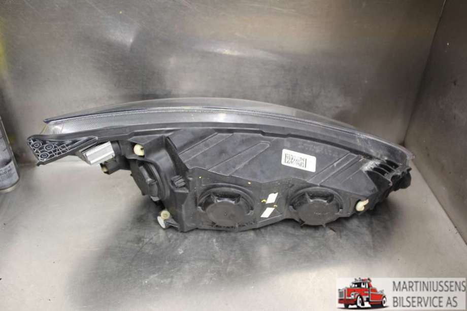 Frontlykt venstre halogen til Ford Focus 2018-->> (Type IV)  (FORD||JX7B-13W030-CE)