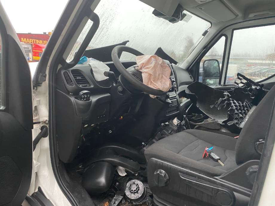 Sete foran venstre til Iveco Daily, 2014-->> (Type VI)  (IVECO|)