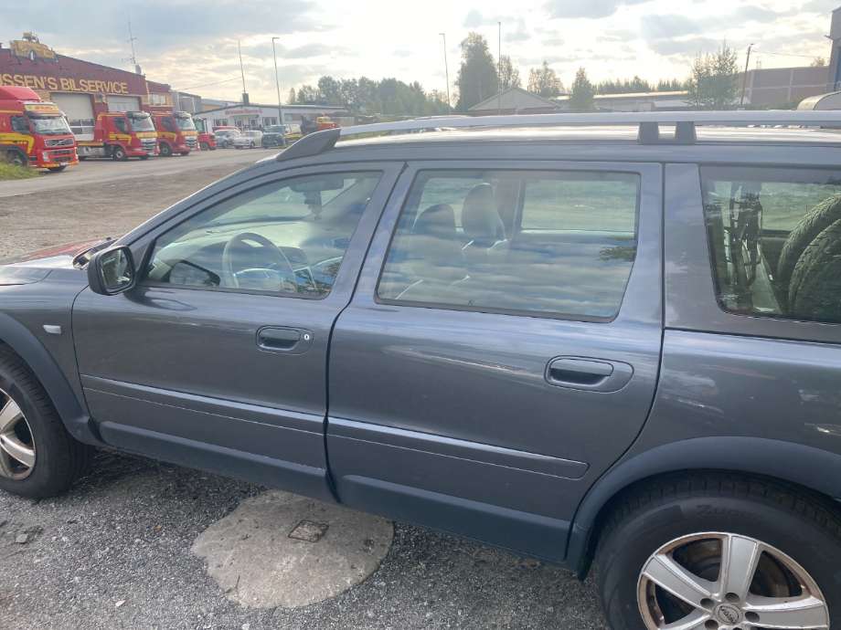Dør venstre bak til Volvo XC70, 2005-2007 (Type I, Fase 2)  (VOLVO*|)