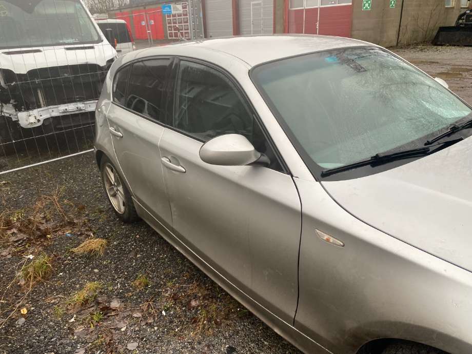 Dør høyre foran til BMW 1-Serie, 2004-2011 (E81/E82/E87/E88) (E81/E82/E87/E88) (BMW|)