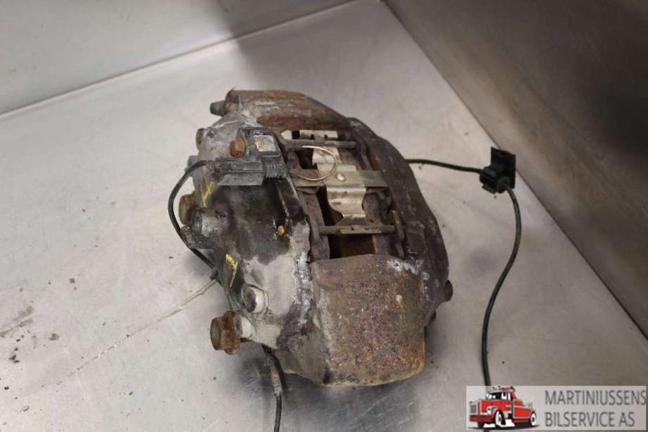 Bremsecaliper venstre foran til Mercedes ML 1997-2005 (W163) (W163) (MERCEDES|)