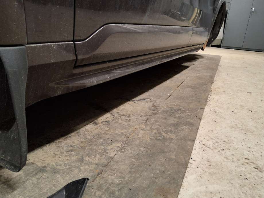 Kanalskjørt venstre til Volvo XC90, 2015-2025 (Type II)  (VOLVO|)