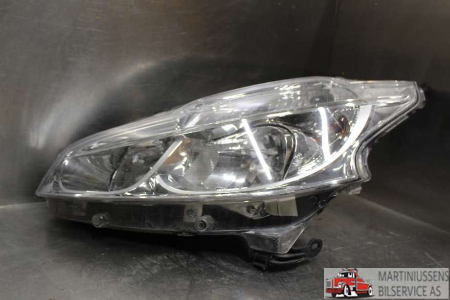 Frontlykt venstre halogen til Peugeot 208, 2012-2019 (Type I)  (PEWUGEOT|)