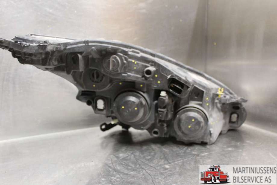 Frontlykt venstre halogen til Peugeot 208 2012-2019 (Type I)  (PEWUGEOT||98 022 218 80)