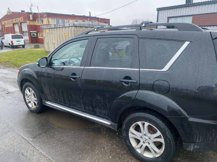Dør venstre bak til Mitsubishi Outlander, 2010-2012 (Type II, Fase 2)  (MITSUBISHI|)