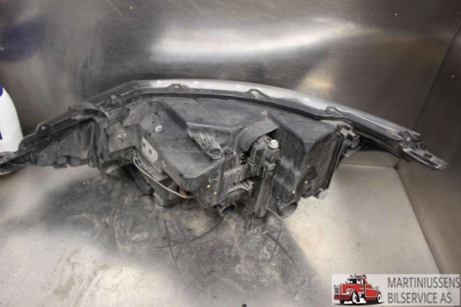 Frontlykt venstre halogen til Nissan Qashqai 2014-2021 (Type II)  (NISSAN||MD E13 13899L)