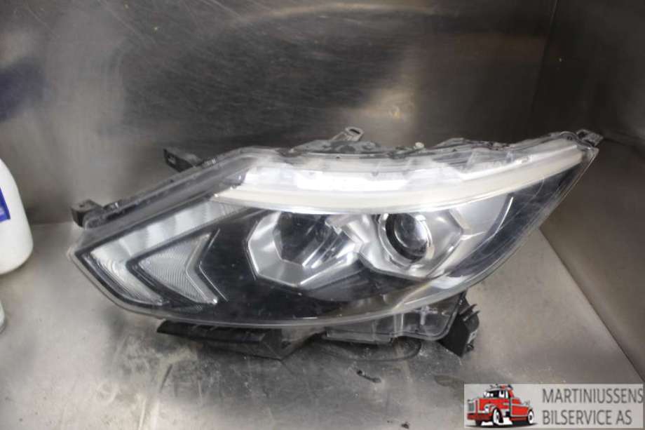 Frontlykt høyre halogen til Nissan Qashqai 2014-2021 (Type II)  (NISSAN||MD E13 13899R)
