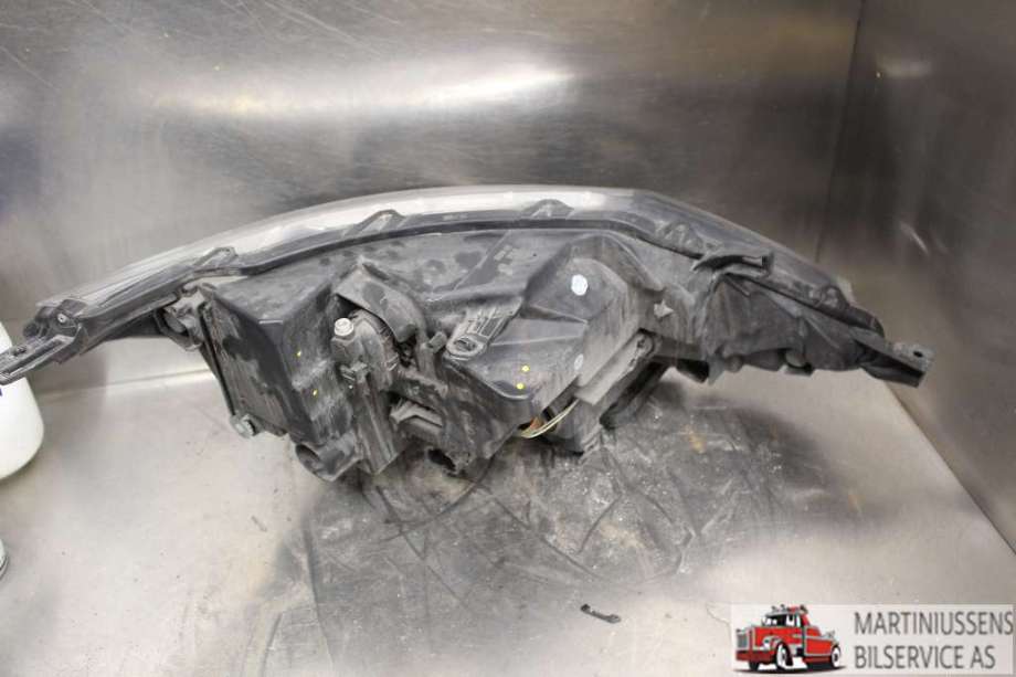 Frontlykt høyre halogen til Nissan Qashqai 2014-2021 (Type II)  (NISSAN||MD E13 13899R)