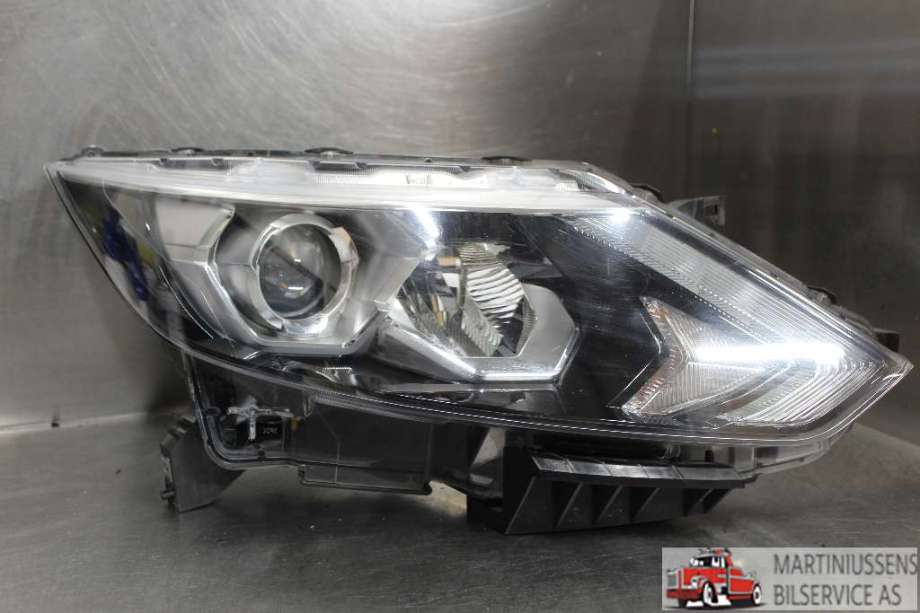 Frontlykt høyre halogen til Nissan Qashqai 2014-2021 (Type II)  (NISSAN||MD E13 13899R)