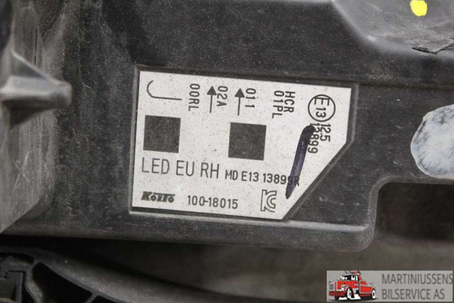 Frontlykt høyre halogen til Nissan Qashqai 2014-2021 (Type II)  (NISSAN||MD E13 13899R)