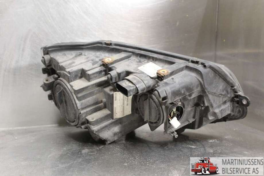 Frontlykt venstre xenon til VW Transporter / Caravelle 2009-2015 (Fase 2) (T5) (T5) (VOLKSWAGEN||7E5 941 015 C 13S)