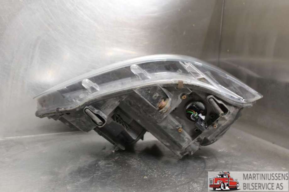Frontlykt venstre xenon til VW Transporter / Caravelle 2009-2015 (Fase 2) (T5) (T5) (VOLKSWAGEN||7E5 941 015 C 13S)
