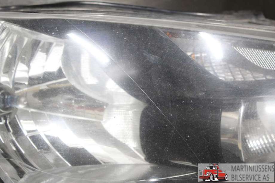 Frontlykt høyre halogen til VW Caddy 2010-2015 (Type III, Fase 2)  (VOLKSWAGEN||2K5 941 006 B)