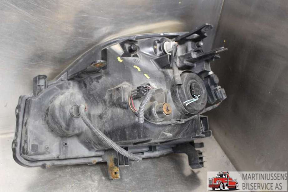 Frontlykt høyre halogen til Nissan X-Trail 2007-2014 (T31) (T31) (NISSAN|)
