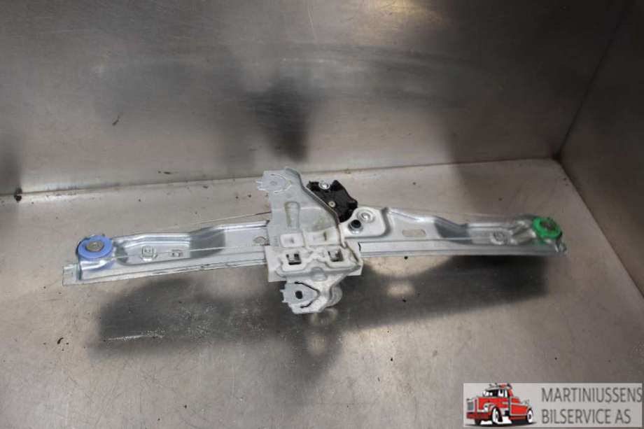 Ruteheis høyre til Nissan Qashqai 2014-2021 (Type II)  (NISSAN||82700 4EA0A)
