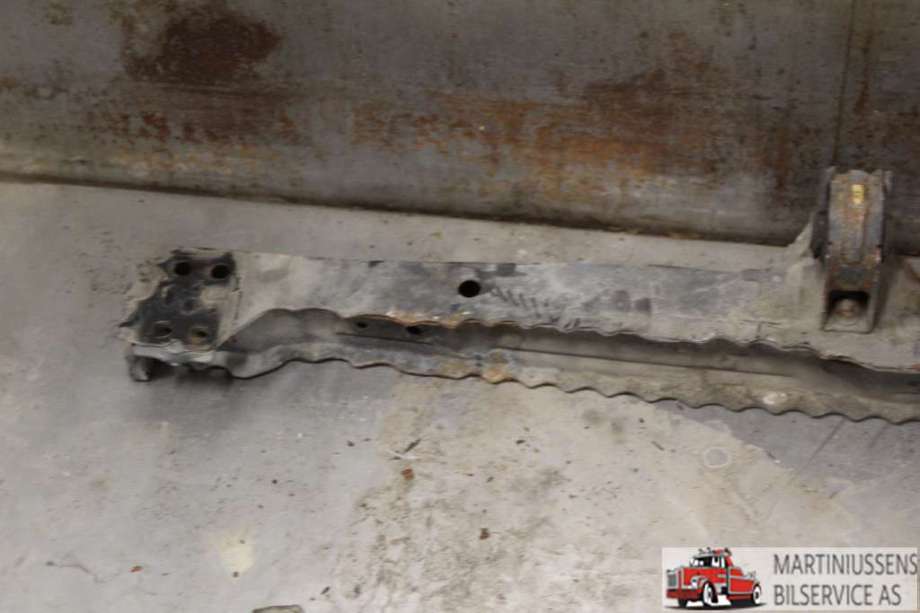 Travers foran hoved til Toyota Avensis 2009-2015 (Type III, Fase 1)  (TOYOTA|)