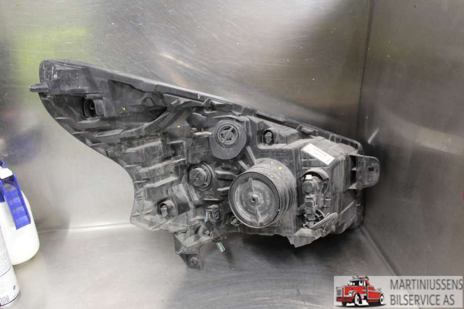 Frontlykt venstre halogen til Fiat Talento 2016-->>  (FIAT||26060 1217R)