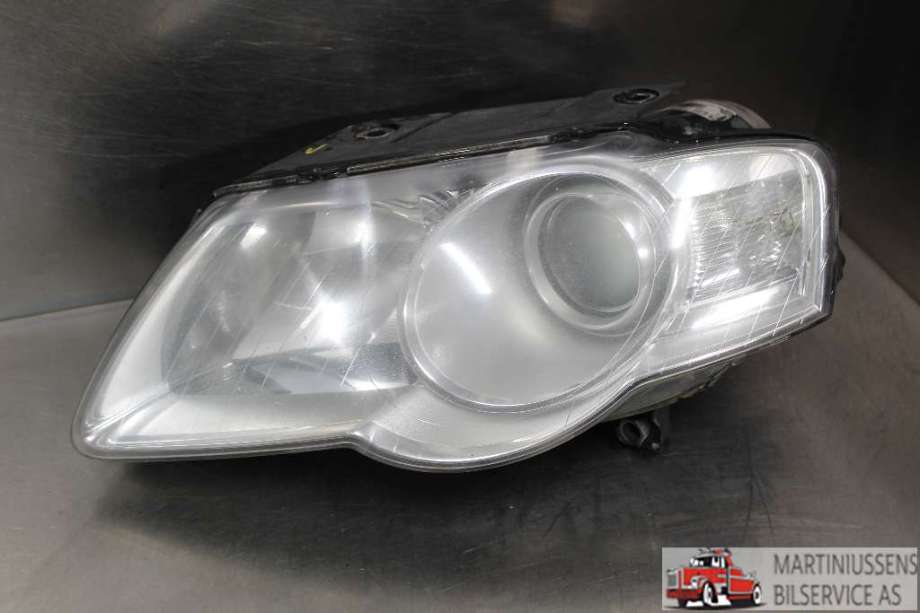 Frontlykt venstre halogen til VW Passat, 2005-2010 (B6) (B6) (VOLKSWAGEN|)