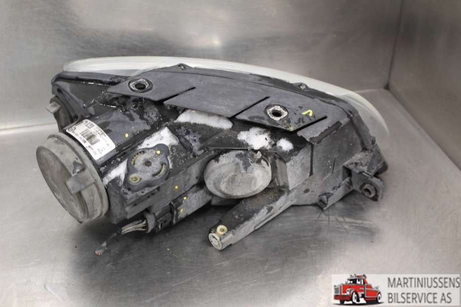 Frontlykt venstre halogen til VW Passat 2005-2010 (B6) (B6) (VOLKSWAGEN||3C0 941 005 AB)