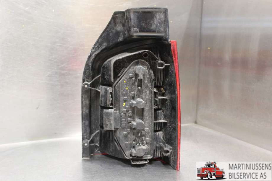 Baklykt venstre til VW Transporter / Caravelle 2009-2015 (Fase 2) (T5) (T5) (VOLKSWAGEN||7H5 945 095 M)