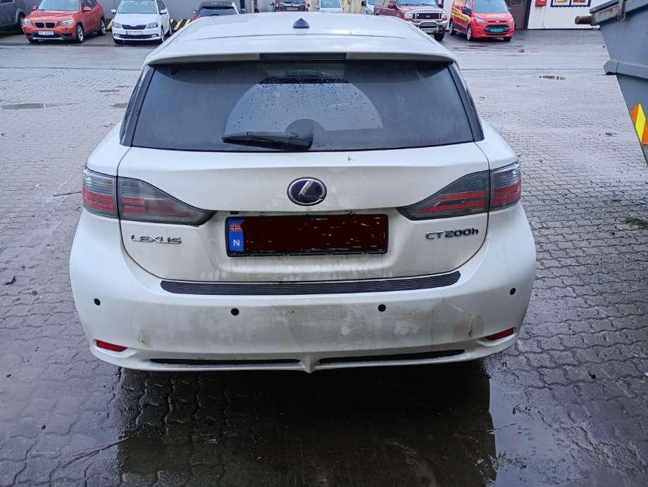 Viskerarm bakrute til Lexus CT, 2010-2020  (LEXUS|)